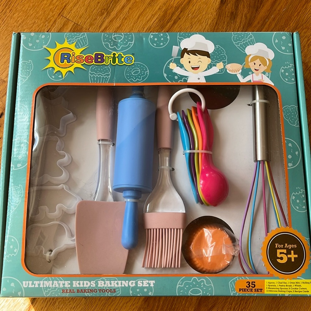 Ultimate kids baking set New in box